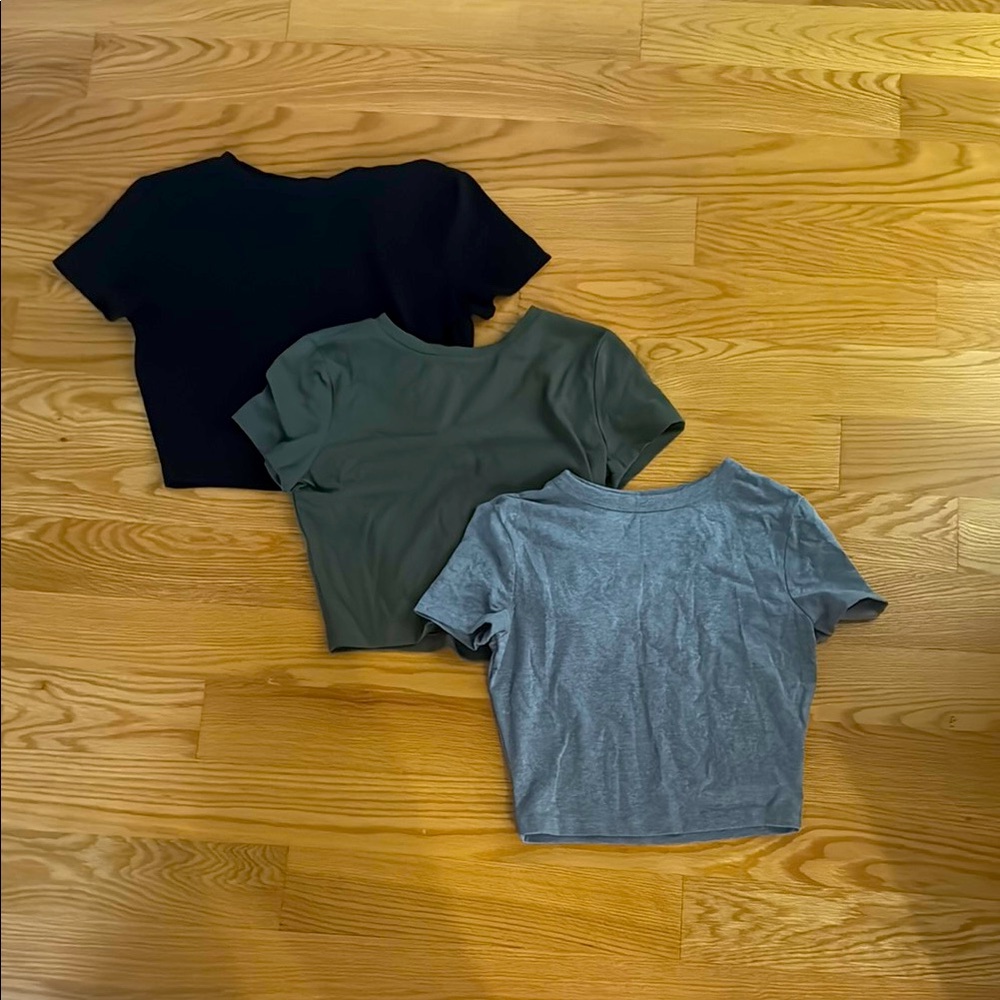 Wold Fable Black, Green, and Gray T-Shirt Set Lot, excellent condition